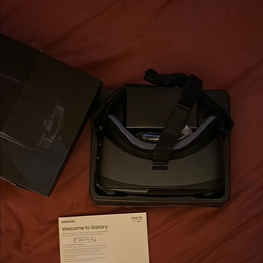 NWT Samsung Gear VR with Controller - Black